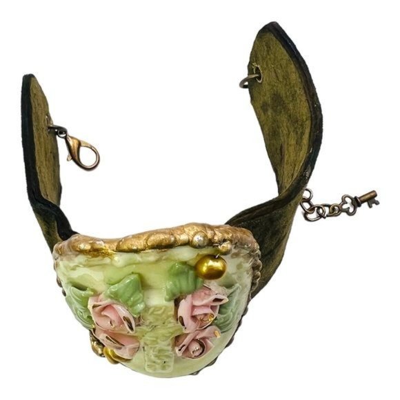 Vintage Broken China Caged in Artisan Metalwork Cabochon & Suede Cuff Bracelet - Picture 13 of 17